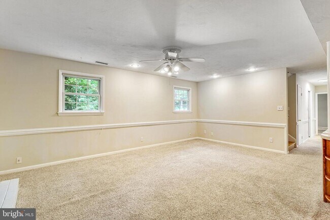 Building Photo - 1023 Westbriar Dr NE