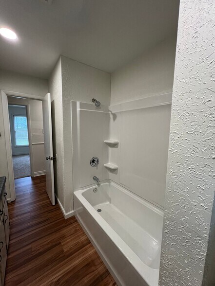 Building Photo - 26 Letha Ct