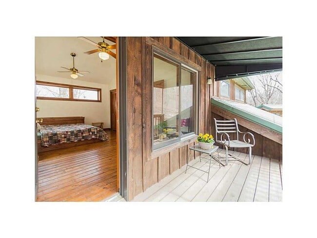 Building Photo - 4 bedroom rustic home, private acreage