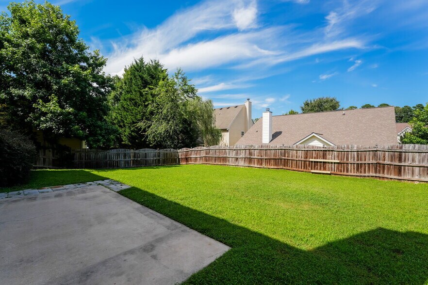 Building Photo - 2701 Sedgeview Ln NE