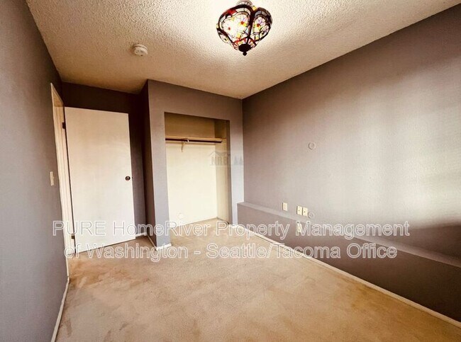 Building Photo - 4215 N Vassault St