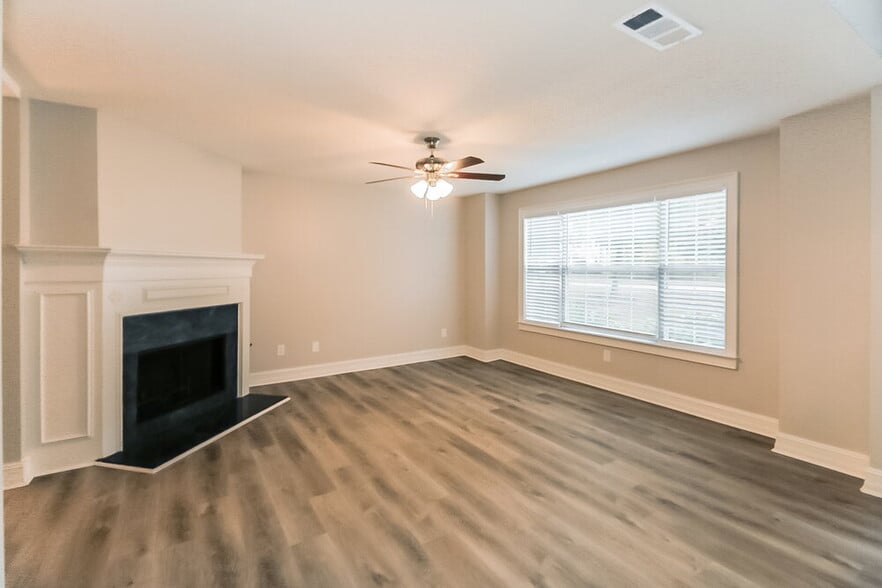 Building Photo - 17 Arbor Cove Dr