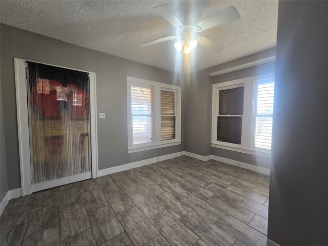 Building Photo - 3828 Ave S