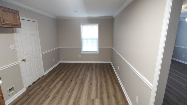 Building Photo - 813 S Dogwood Ln
