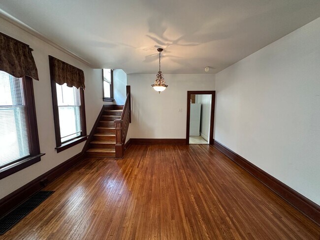 Building Photo - Thurman Ave 273-275 WAG