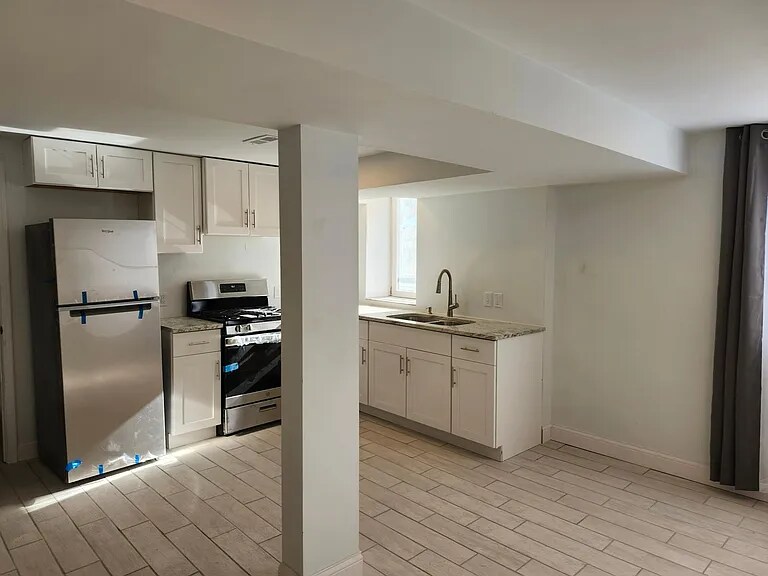 Kitchen - 3082 Norcott Dr