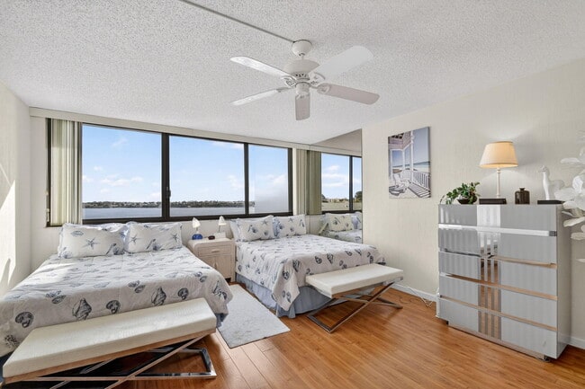 Building Photo - 8200 Lakeshore Dr