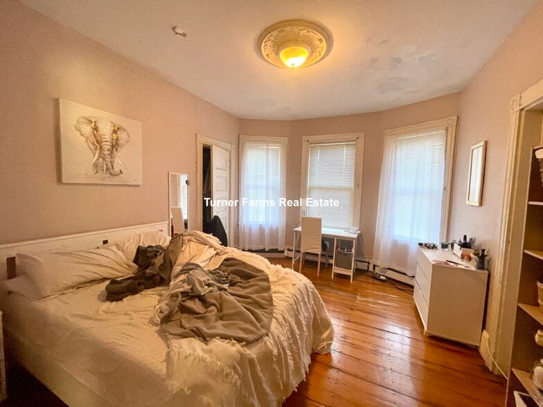 Building Photo - 803 Parker St