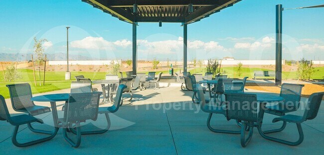 Building Photo - 1235 W Sparrow Dr