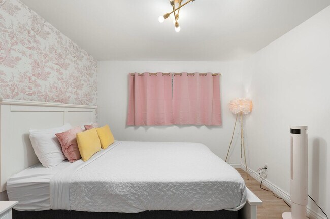 Building Photo - 5747 N 48th Ln