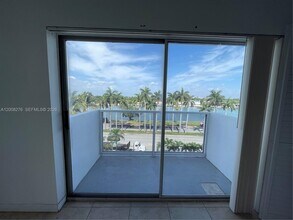 Building Photo - 5313 Collins Ave