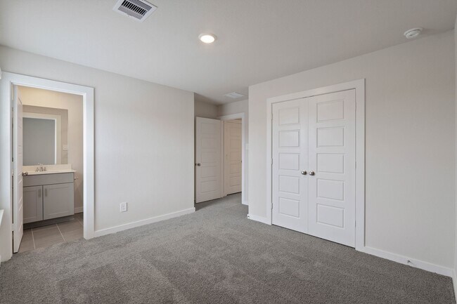 Building Photo - 17901 Stone Ter Ct