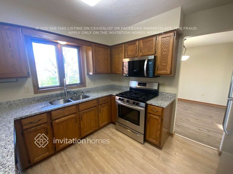 Building Photo - 3930 Zircon Ln N