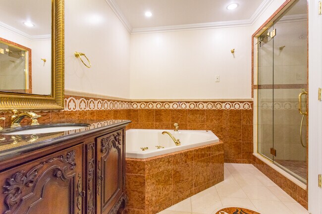 Building Photo - 161 Greenway S