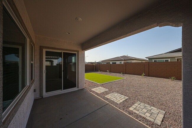 Building Photo - Beautiful 4 bedroom plus den home in Aloravita