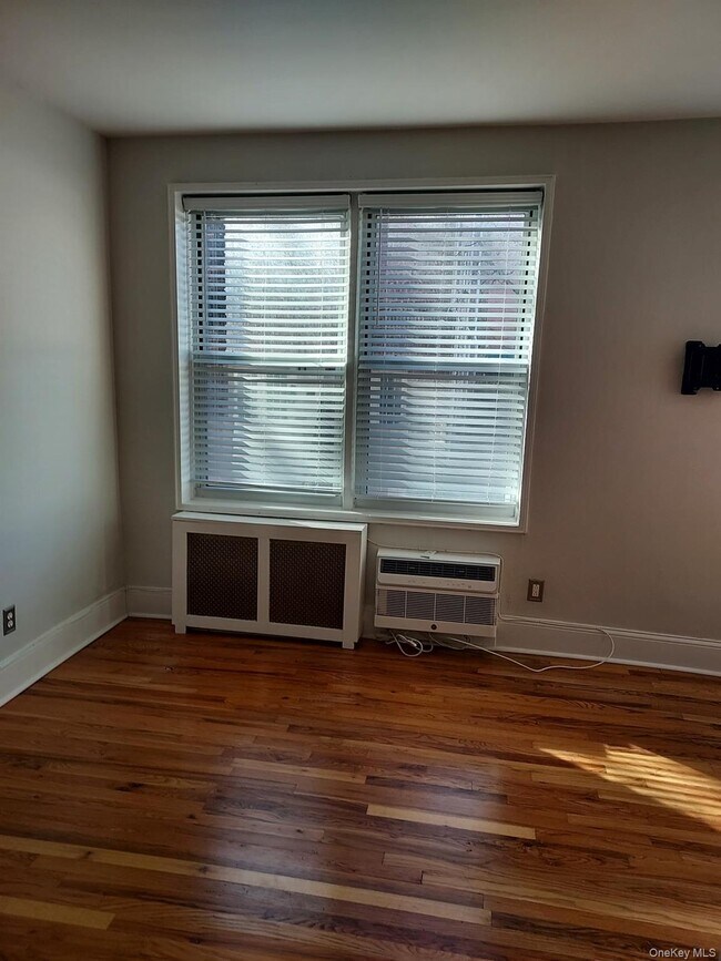 Building Photo - 111 7th St