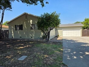 Building Photo - 4 bedroom single story near freeway & shop...