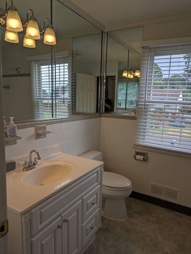 Building Photo - 7514 Greengate Dr