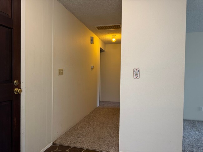 Building Photo - 1440 NW Meadowgreen Pl