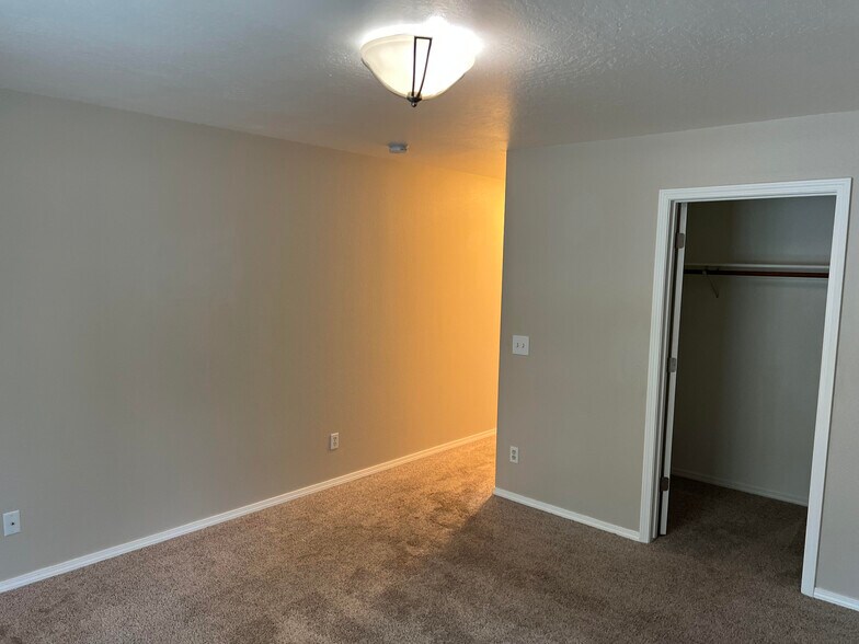 Building Photo - 1206 N 6th St