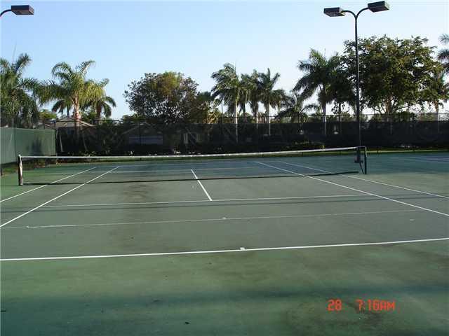 Building Photo - 9759 Lago Dr