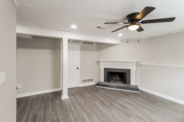 Building Photo - 6158 Raintree Bend