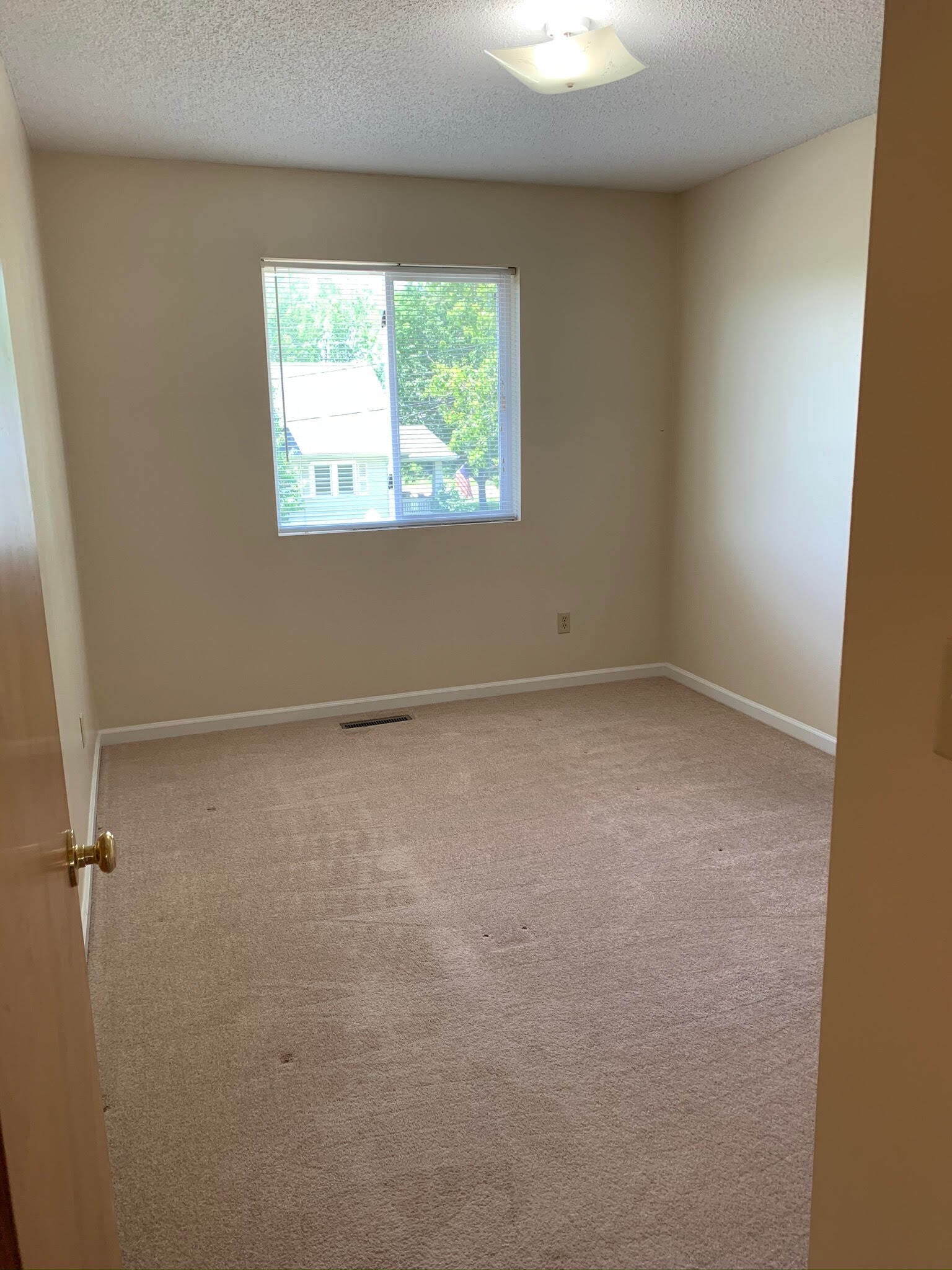 Building Photo - 1002 Quarry Ave SW