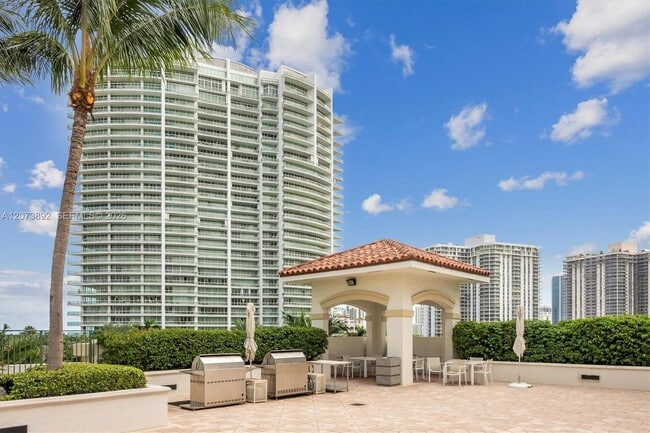 Building Photo - 20000 E Country Club Dr
