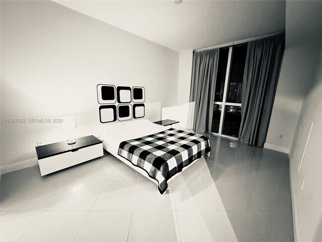 Building Photo - 1945 S Ocean Dr