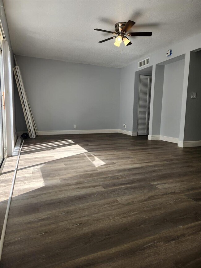 Building Photo - 5668 Blueberry Ct
