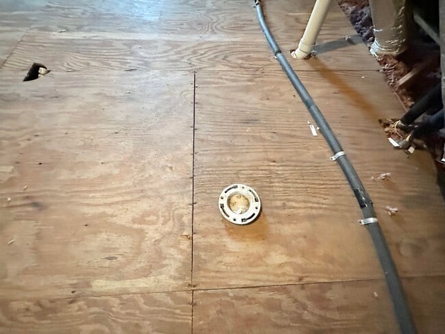 Building Photo - 7475 Kingsland Dr