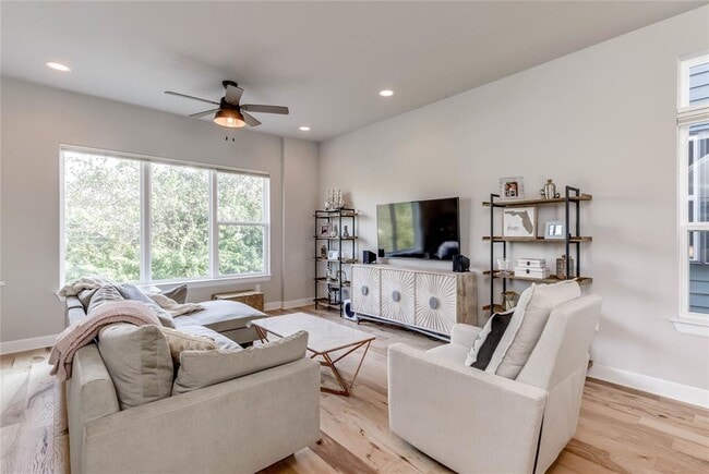 Building Photo - 1405 Hyde St