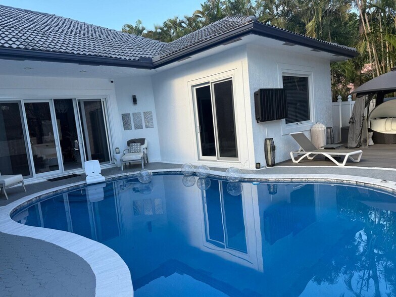 Building Photo - 830 Bailey St