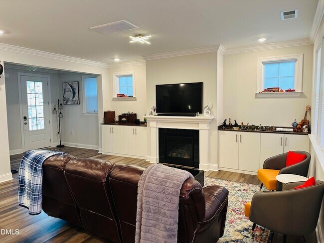 Building Photo - 393 Natsam Wds Wy