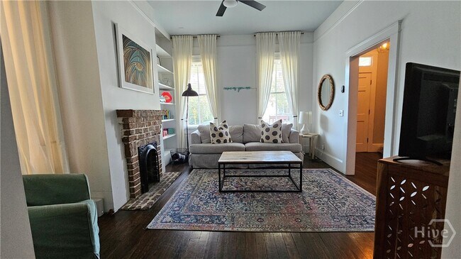 Building Photo - 14 E 41st St