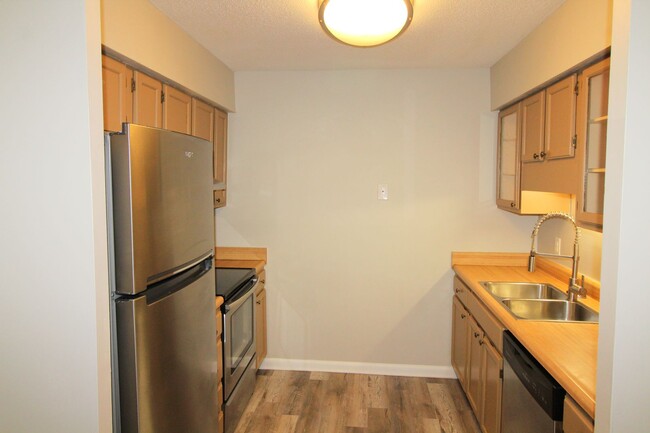 Building Photo - (Coming Soon) 2 Bedroom Condo In South Park!