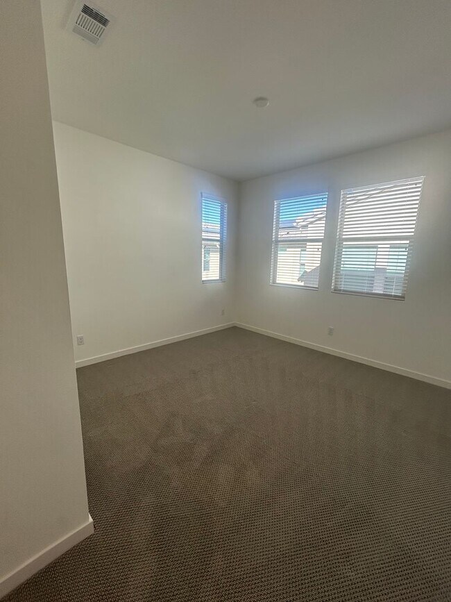 Building Photo - Modern 4 Bedroom Home with Downstairs Suite, Owned Solar & Resort-Style HOA Amenities