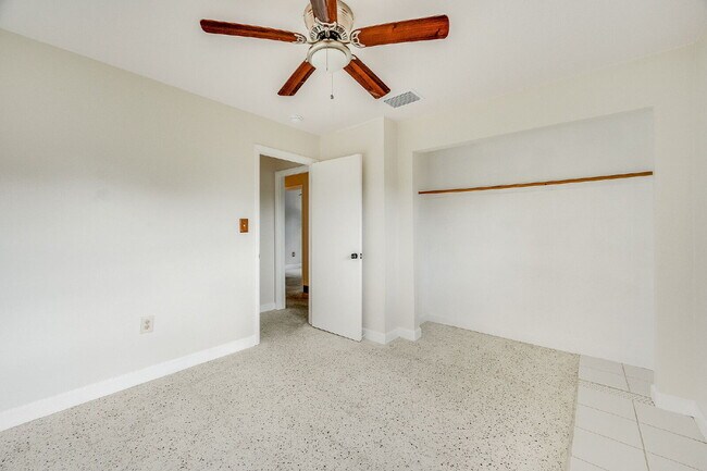 Building Photo - 5 BR/3BA pool home in Merritt Island- NO HOA!