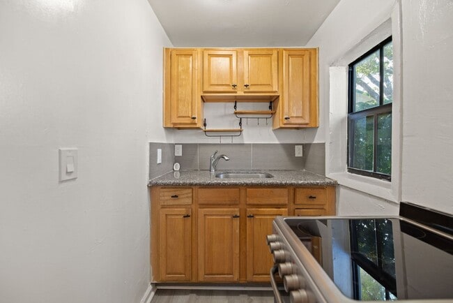 Building Photo - Spacious 1 Bed / 1 Bath Apartment Near Downtown Miami