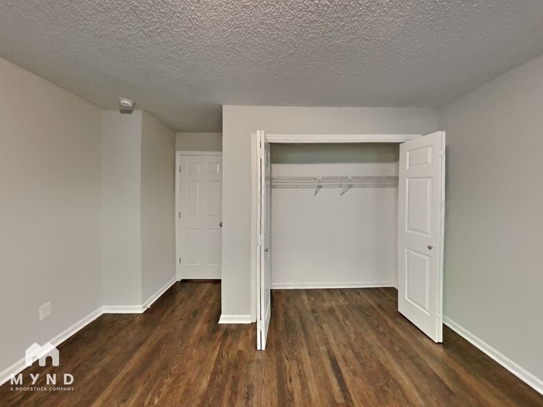 Building Photo - 2122 Yorkshire Ct