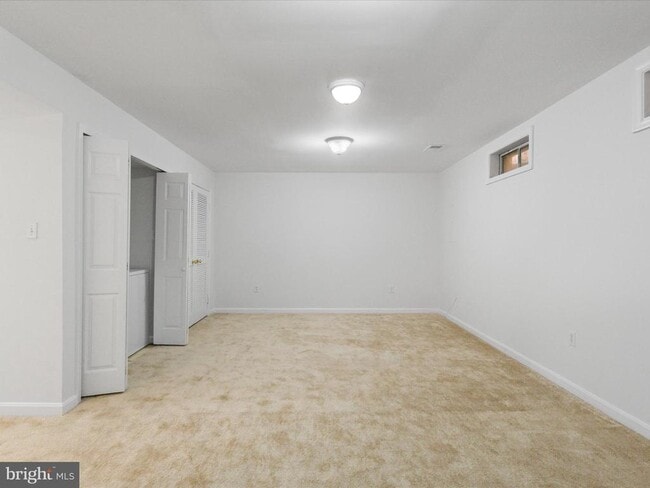 Building Photo - 7700 Shadowcreek Terrace