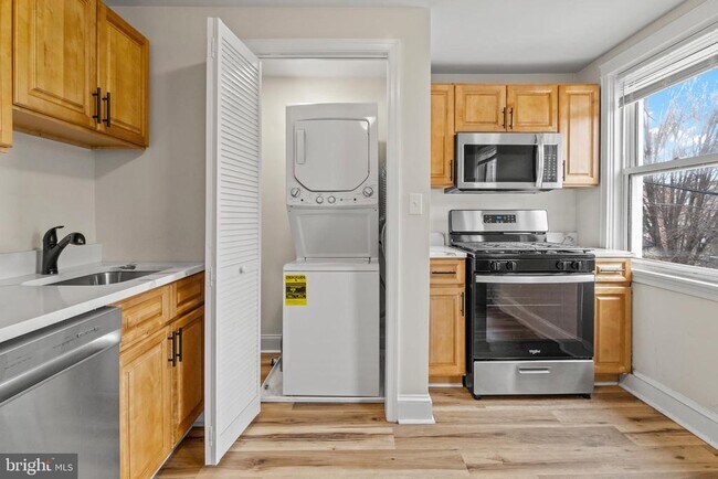 Building Photo - 308 Elrino St