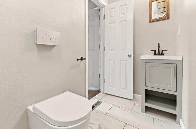 Building Photo - $2,220.95 with $300 Off the first month's rent, 2 Beds - 2 Bath, Duplex in Denver with Washer and...