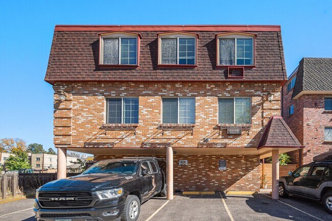 Primary Photo - Spacious 1 Bed 1 Bath in the heart of Capi...