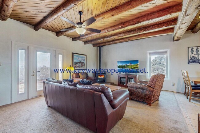 Building Photo - Belen 4 Bedroom Home