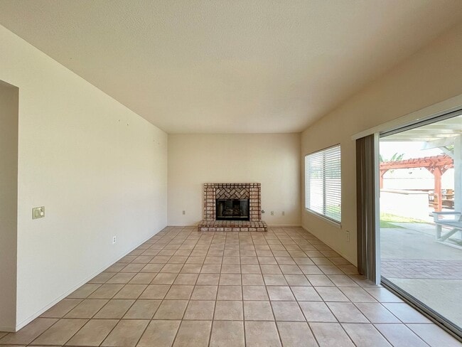 Building Photo - 1951 Devonshire Dr