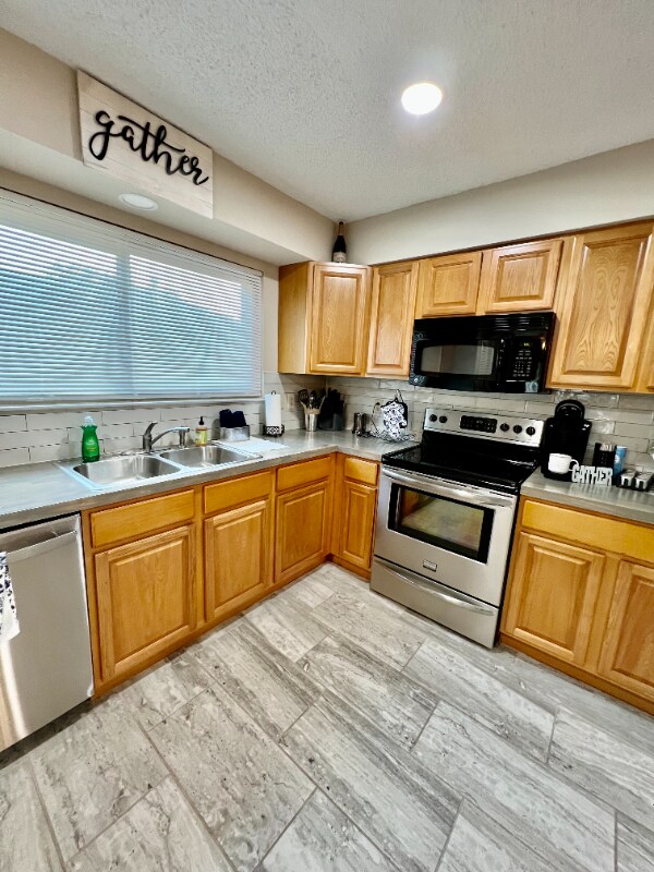 Building Photo - 13806 Wood Breeze