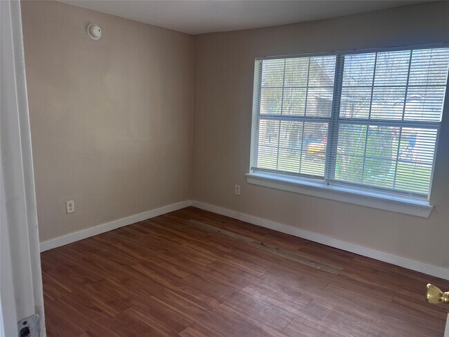 Building Photo - 814 Sun St