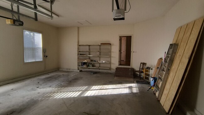 Building Photo - 423 Brightwood Dr