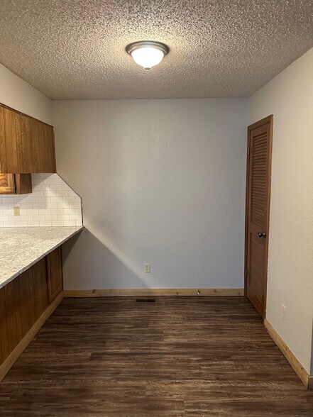 Building Photo - 13733 Fairhill Ave